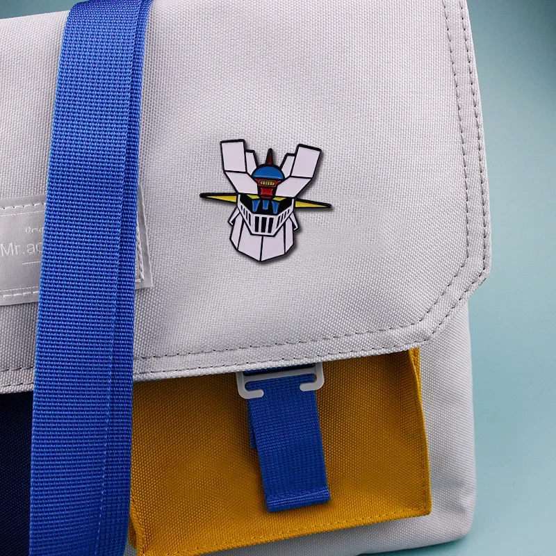 Broche Mazinger Z en cuivre avec fermoir papillon – Image 4
